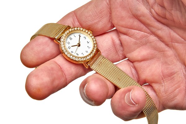 Montre femme : les modèles qui subliment votre poignet